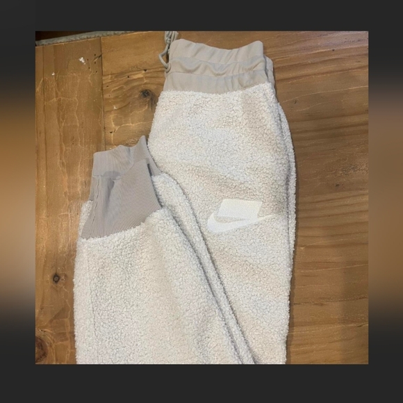 Nike Sportswear Sherpa Fleece Sweatsuit - Off-White/Bone - Hoodie & Joggers - Picture 5 of 7